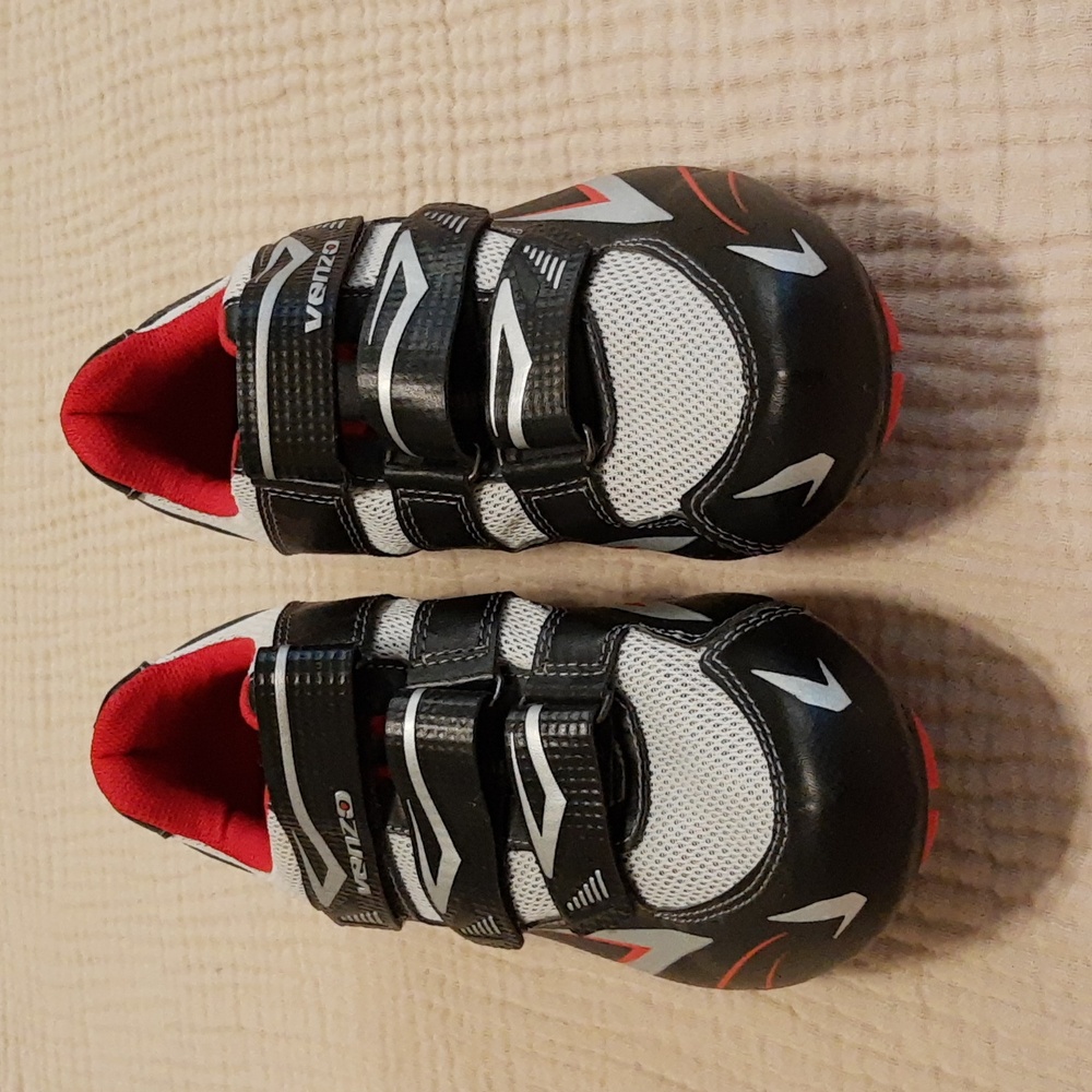 Venzo MX 3 Strap Cycling Shoes Men's size 10.5 Black/Silver/Red